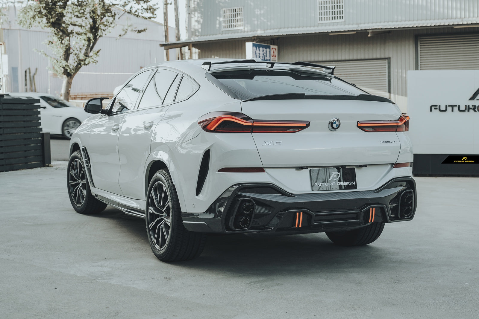 BMW G06 X6 LCI's carbon rear Diffuser
