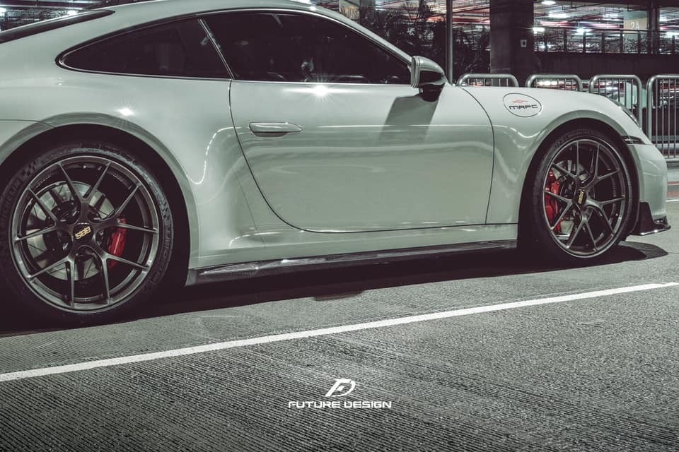 911 Carrera - Future Design carbon Side Skirt Splitter